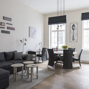 https://cozy-bright-apartment.hotelsantwerp.net